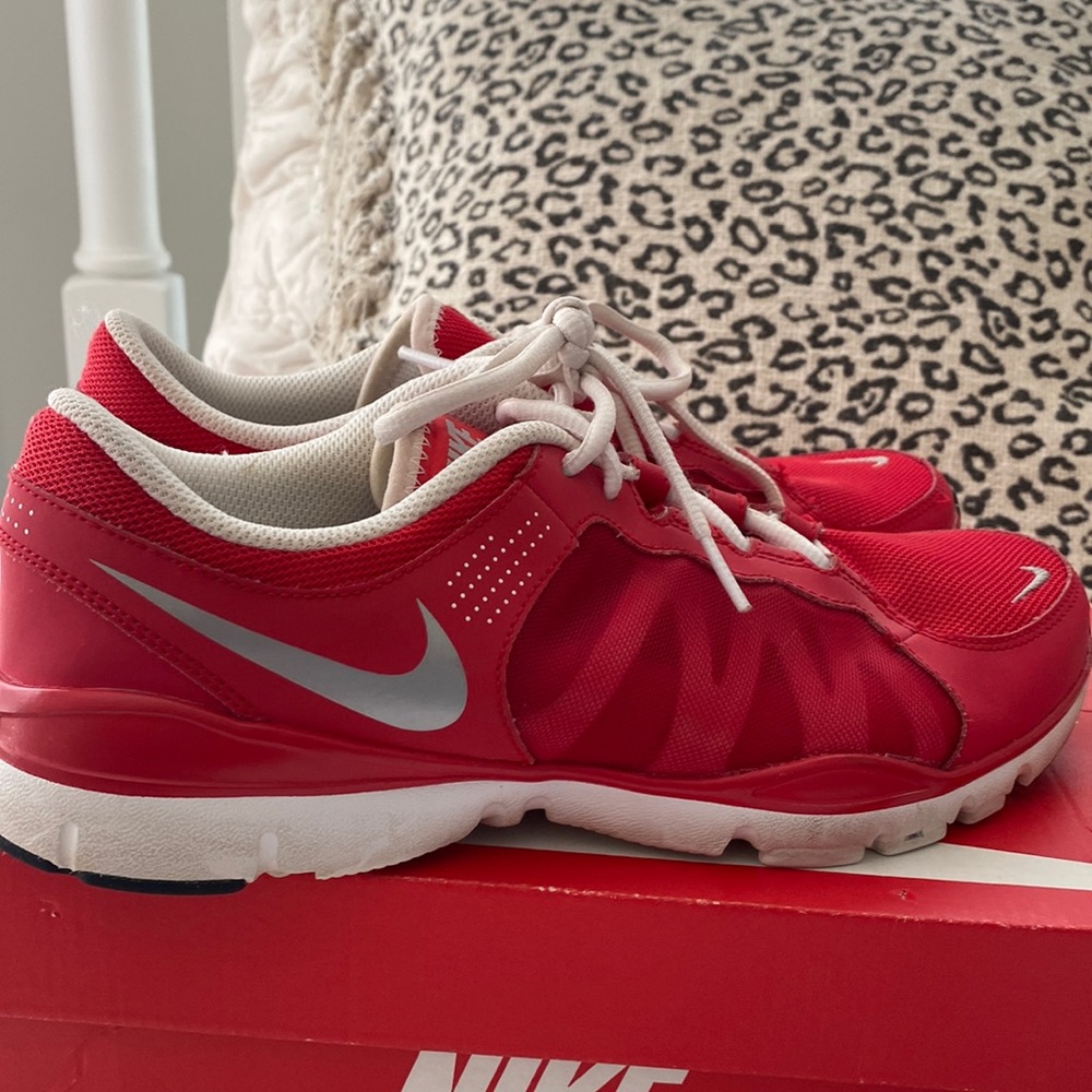 NIKE 9.5 FLEX TRAINER. EUC BOX INCLUDED